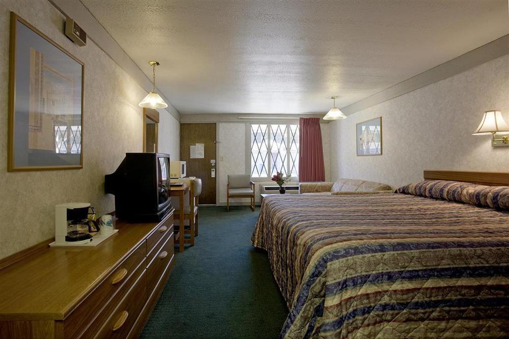 Americas Best Value Inn-Saint Clairsville/Wheeling St. Clairsville Room photo
